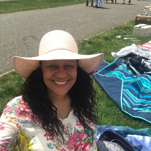 Meet your Posher, Genine - Picture 1 of 1